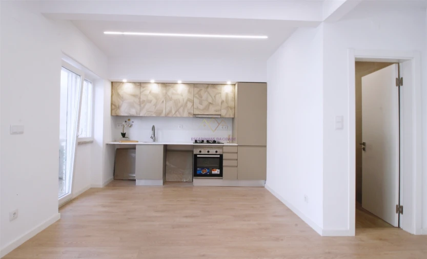 Apartamento T2 para Venda em Venteira Foto 6
