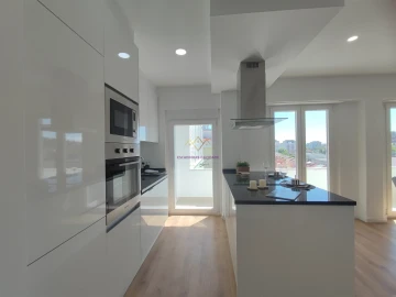 Apartamento T3 para Venda em Benfica