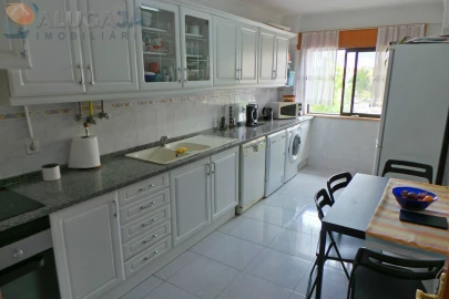 Apartamento T2 para Arrendamento em Cacém e São Marcos