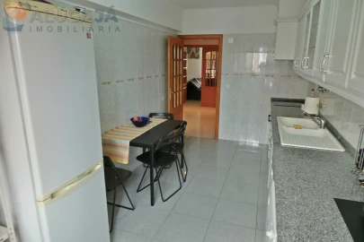 Apartamento T2 para Arrendamento em Cacém e São Marcos