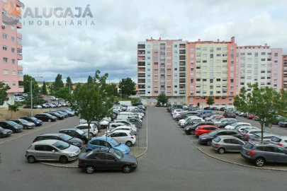 Apartamento T2 para Arrendamento em Cacém e São Marcos