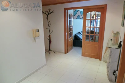 Apartamento T2 para Arrendamento em Cacém e São Marcos