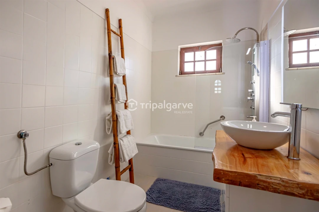 Moradia T4 para Venda em Guia Foto 38