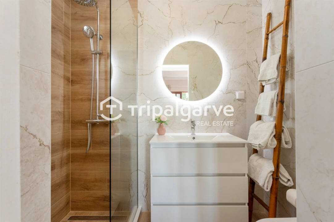 Moradia T4 para Venda em Guia Foto 19