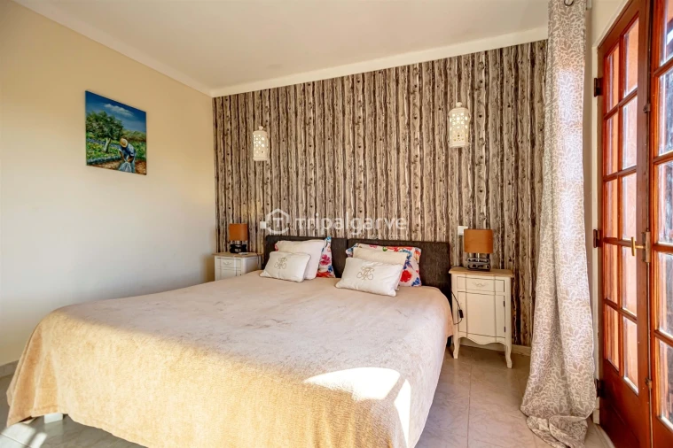 Moradia T4 para Venda em Guia Foto 36