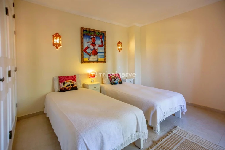 Moradia T4 para Venda em Guia Foto 52