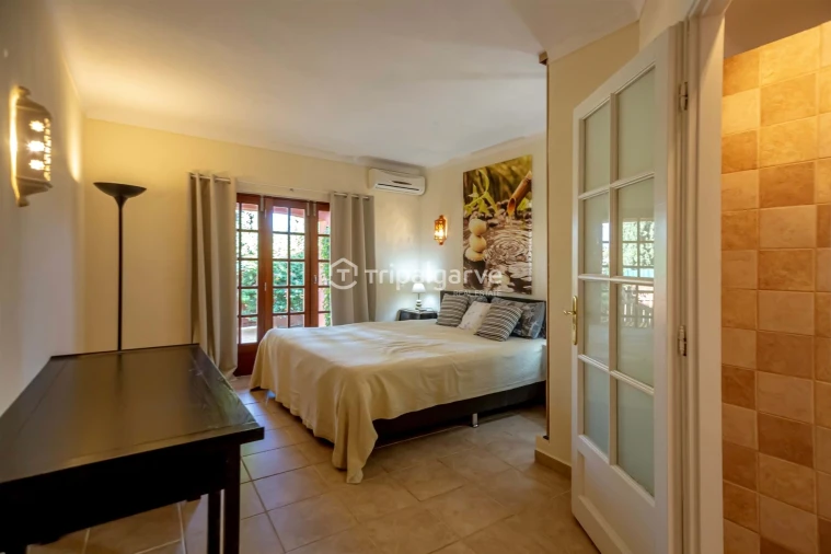 Moradia T4 para Venda em Guia Foto 31