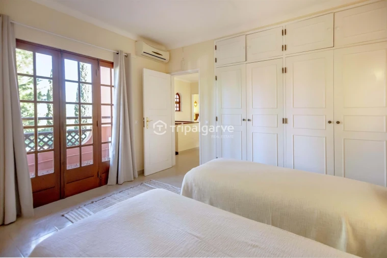 Moradia T4 para Venda em Guia Foto 42