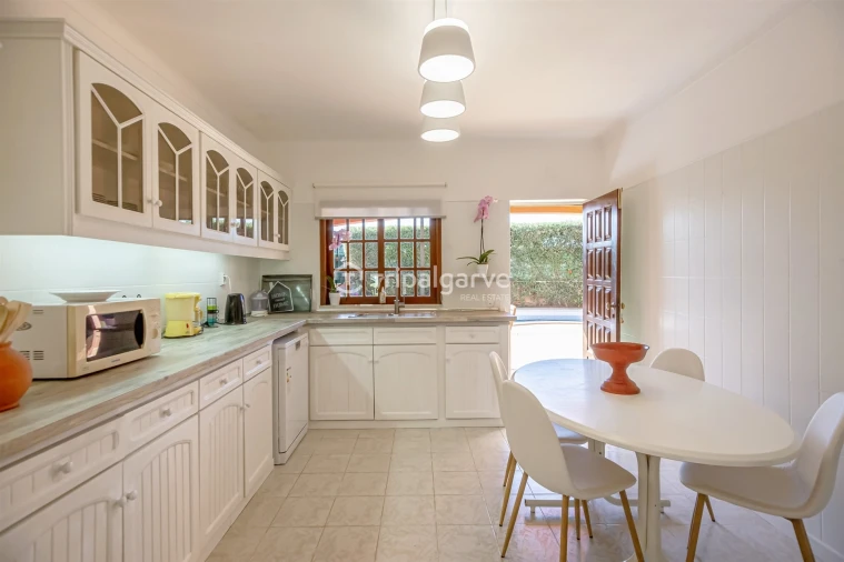 Moradia T4 para Venda em Guia Foto 10