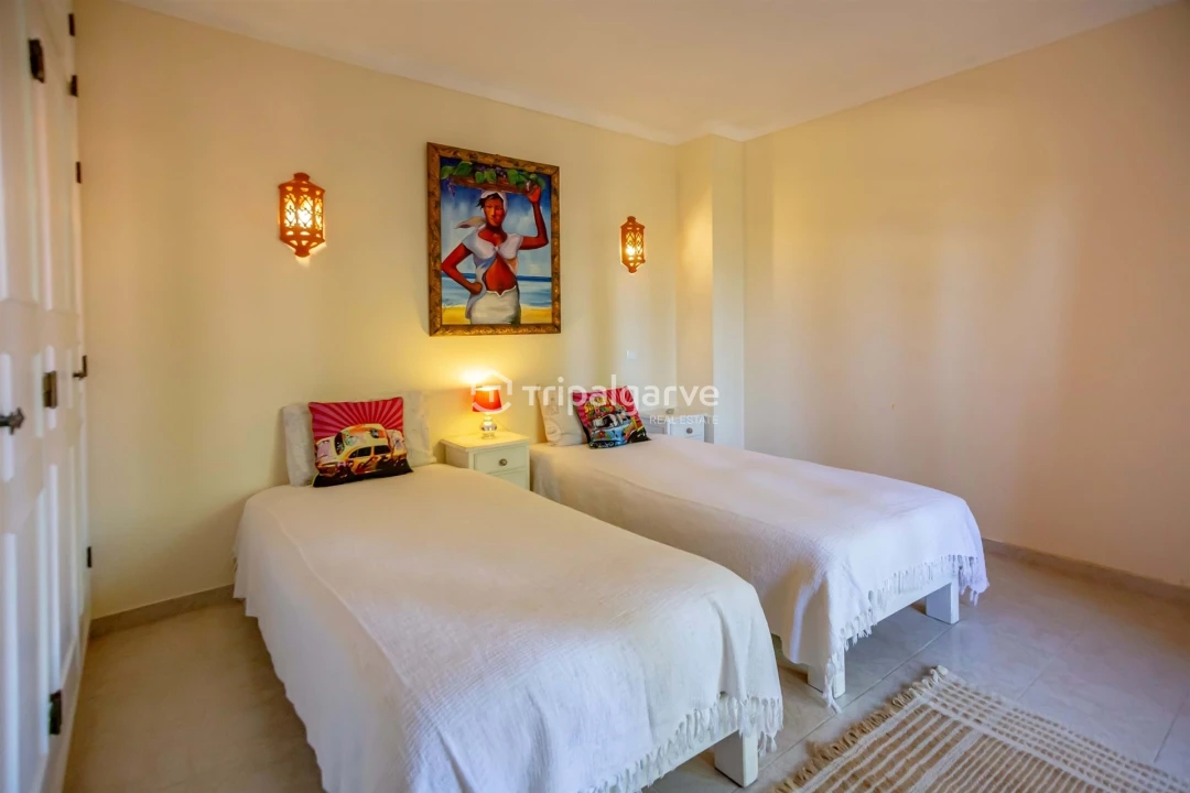 Moradia T4 para Venda em Guia Foto 52