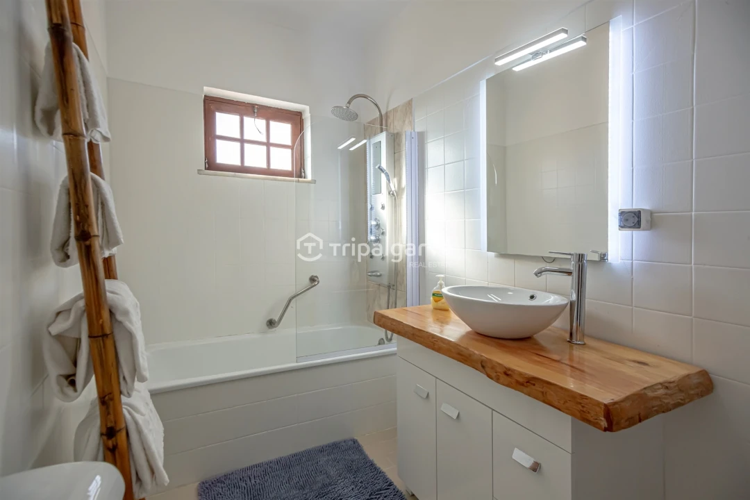 Moradia T4 para Venda em Guia Foto 37