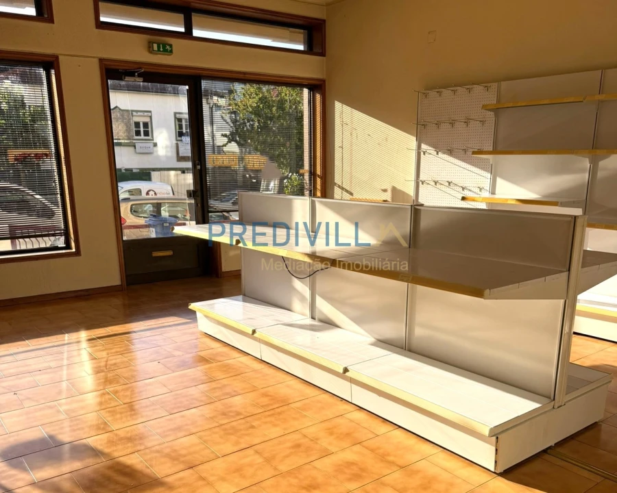 Loja para Venda em Cidade da Maia Foto 2