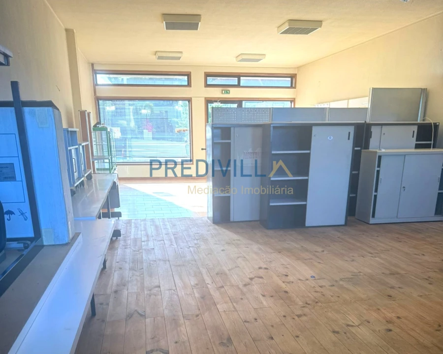 Loja para Venda em Cidade da Maia Foto 8