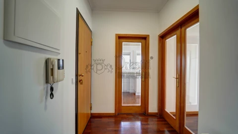 Apartamento T2 para Arrendamento em Fermentões