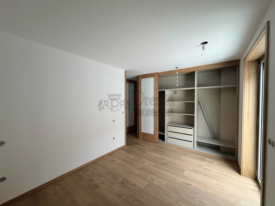 Apartamento T2 para Arrendamento em Urgezes Foto 8