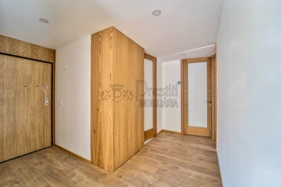 Apartamento T2 para Arrendamento em Urgezes