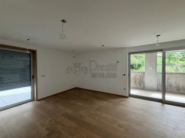 Apartamento T2 para Arrendamento em Urgezes