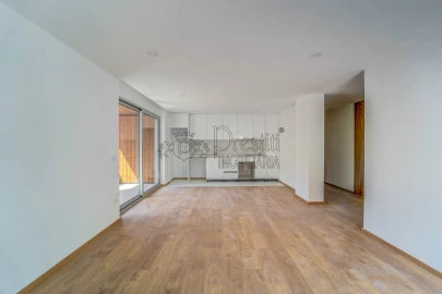 Apartamento T2 para Arrendamento em Urgezes