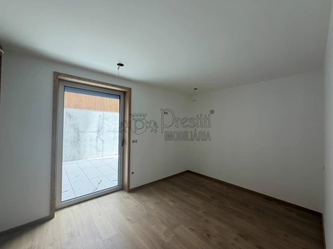 Apartamento T2 para Arrendamento em Urgezes Foto 7