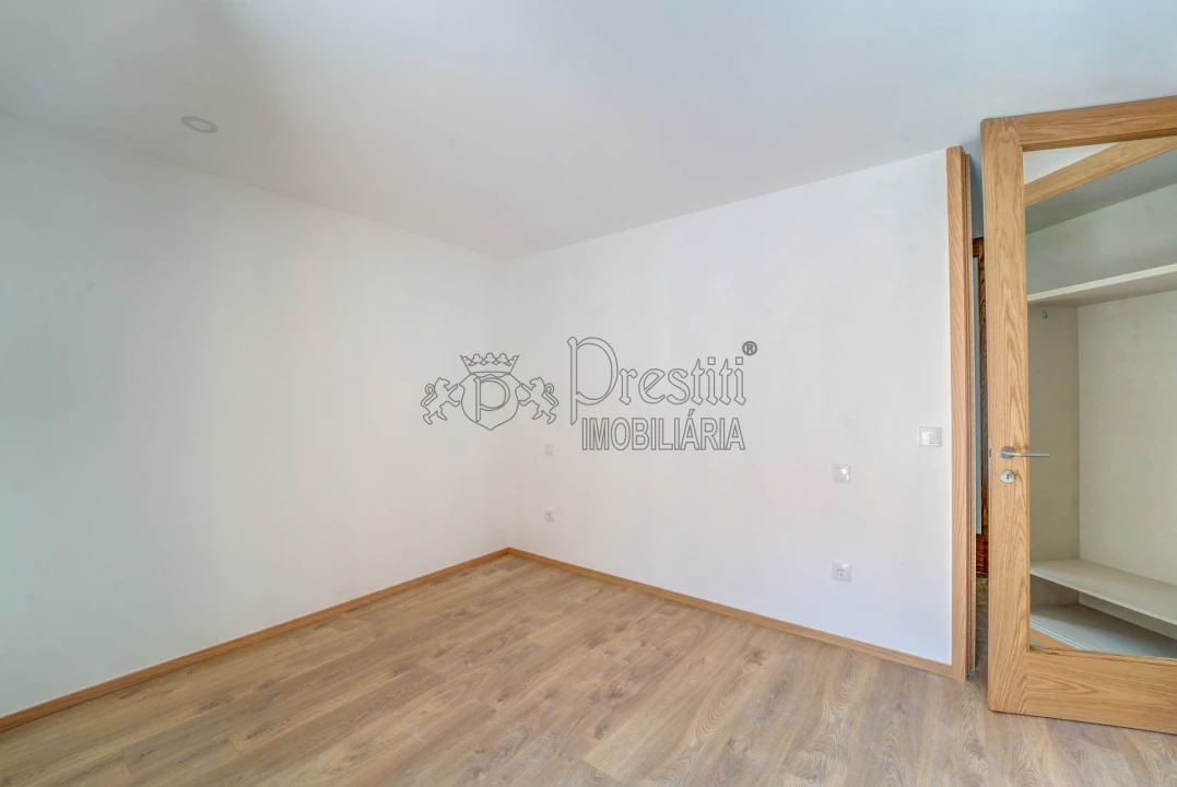 Apartamento T2 para Arrendamento em Urgezes Foto 8