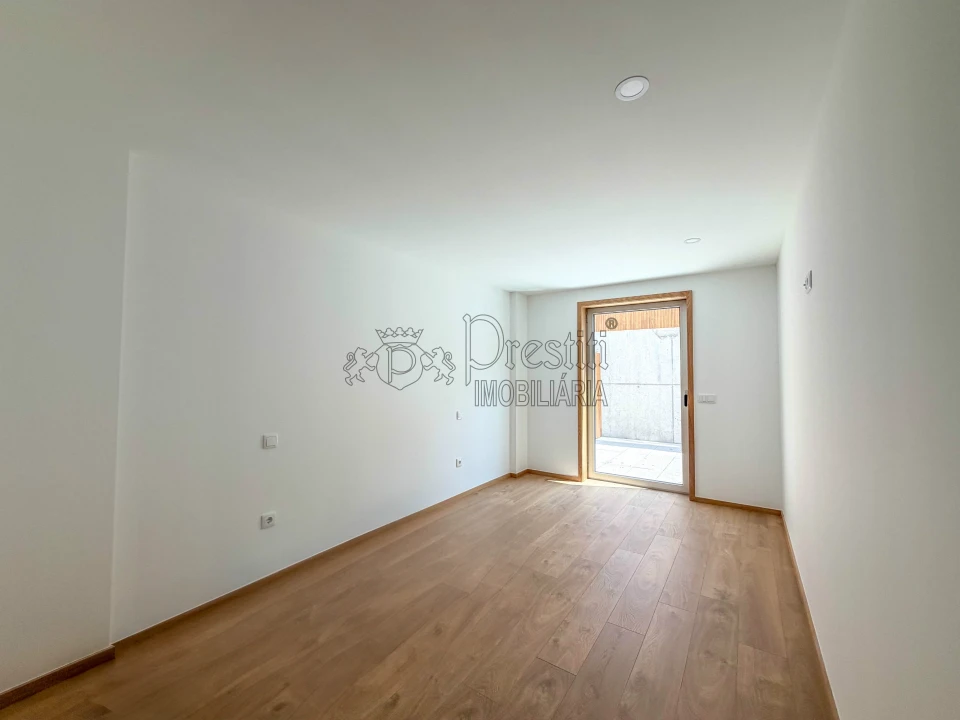 Apartamento T2 para Arrendamento em Urgezes Foto 6