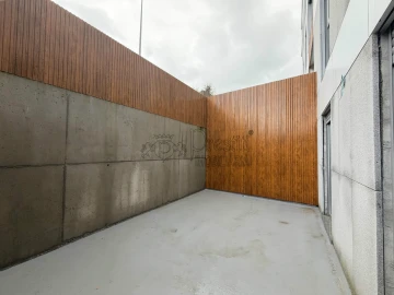 Apartamento T2 para Arrendamento em Urgezes