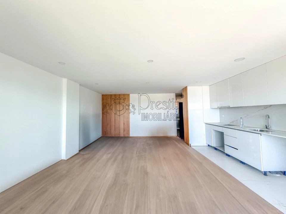 Apartamento T2 para Arrendamento em Urgezes Foto 2