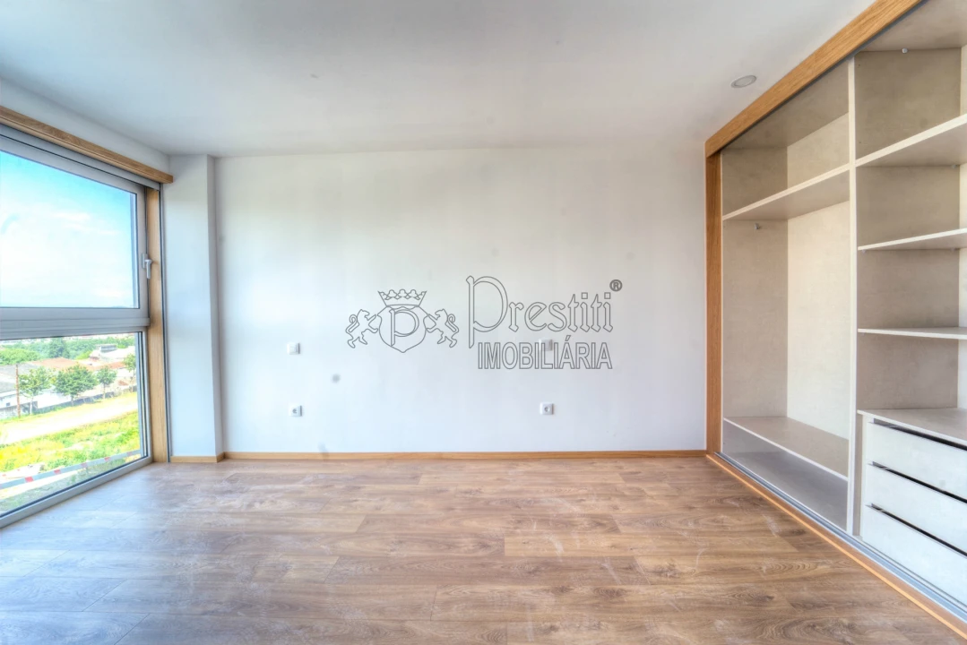 Apartamento T2 para Arrendamento em Urgezes Foto 8