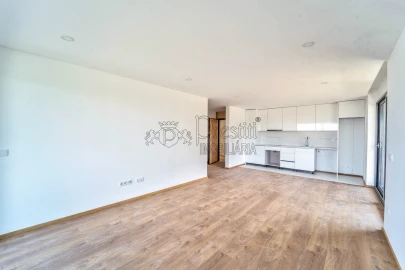 Apartamento T2 para Arrendamento em Urgezes