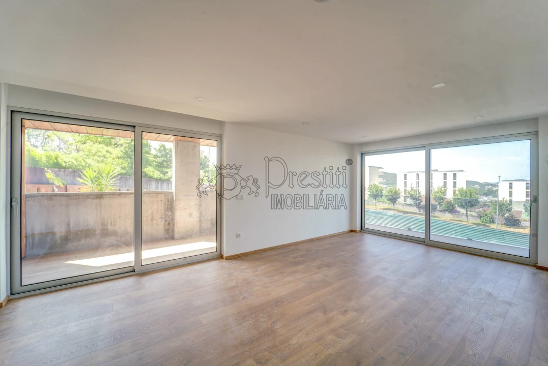 Apartamento T2 para Arrendamento em Urgezes Foto 3