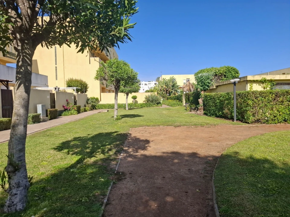 Apartamento T2 para Venda em Quarteira Foto 38