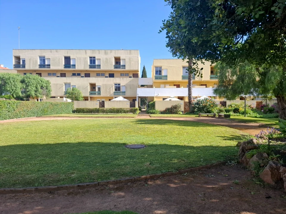 Apartamento T2 para Venda em Quarteira Foto 39