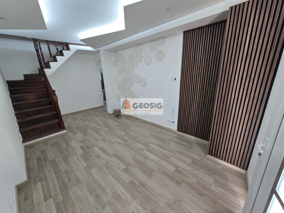 Moradia T4 para Venda em Almodôvar e Graça dos Padrões Foto 1