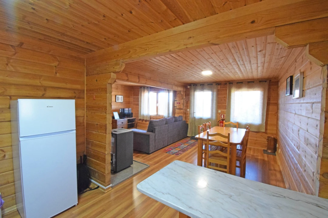 Moradia T4 para Venda em Cortes do Meio Foto 12