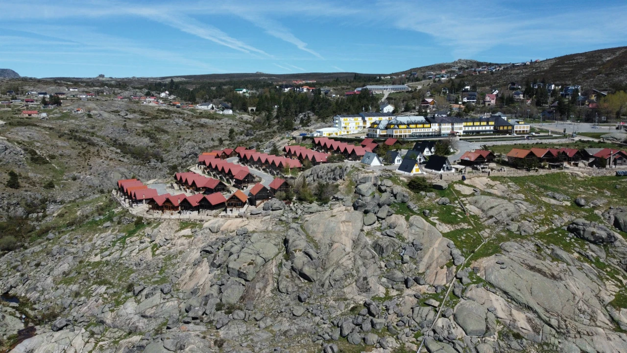 Moradia T4 para Venda em Cortes do Meio Foto 47