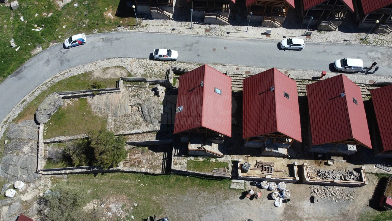 Moradia T4 para Venda em Cortes do Meio Foto 2