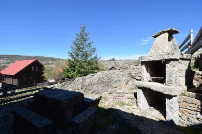 Moradia T4 para Venda em Cortes do Meio