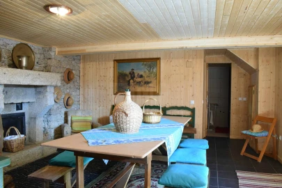 Moradia T4 para Venda em Cortes do Meio