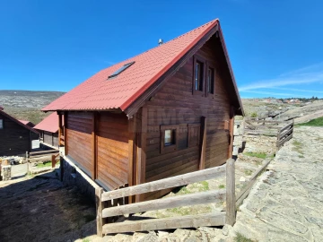 Moradia T4 para Venda em Cortes do Meio