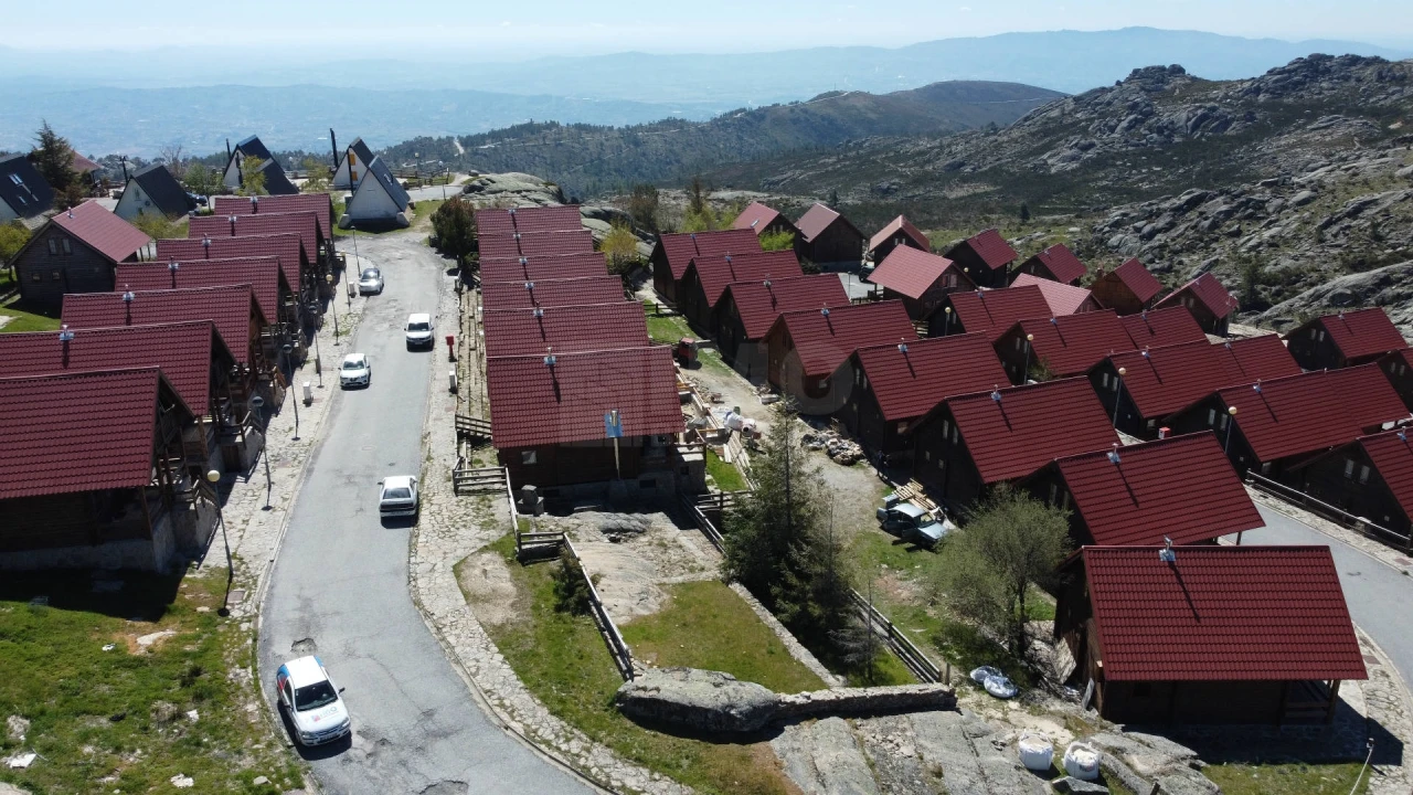 Moradia T4 para Venda em Cortes do Meio Foto 46