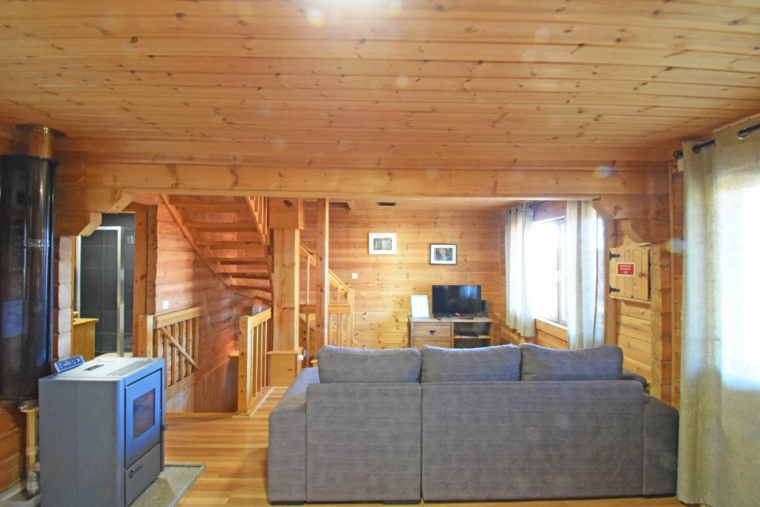 Moradia T4 para Venda em Cortes do Meio Foto 14