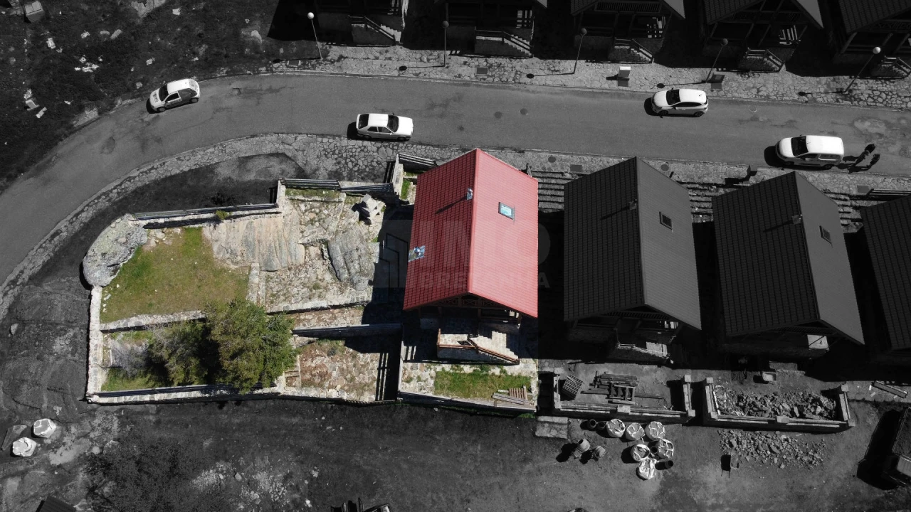 Moradia T4 para Venda em Cortes do Meio Foto 3