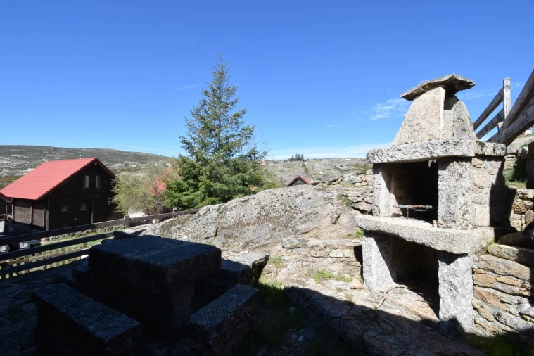 Moradia T4 para Venda em Cortes do Meio Foto 35