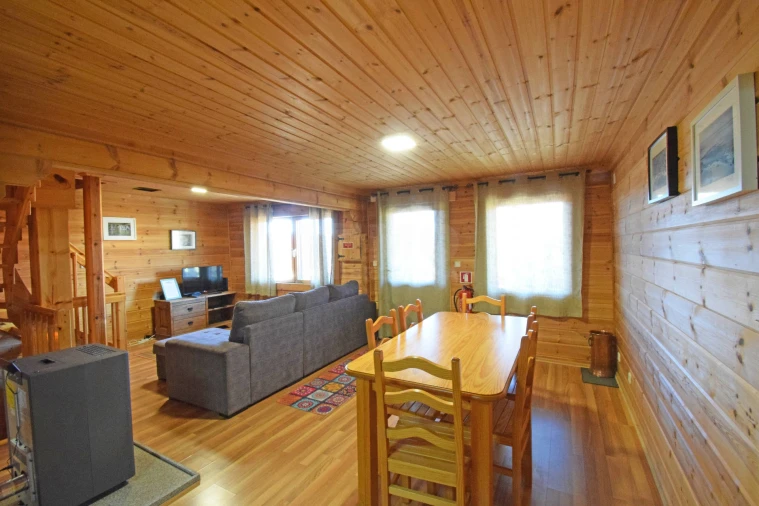 Moradia T4 para Venda em Cortes do Meio Foto 13