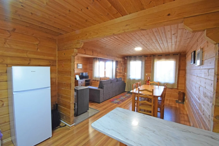 Moradia T4 para Venda em Cortes do Meio Foto 12