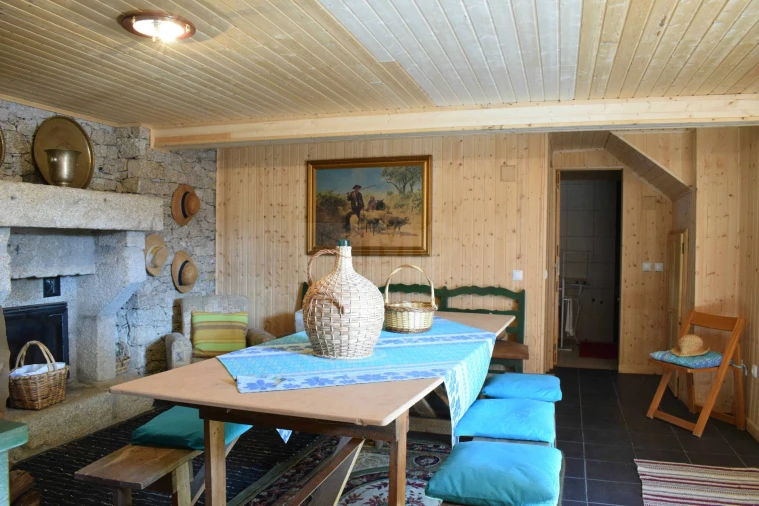 Moradia T4 para Venda em Cortes do Meio Foto 37