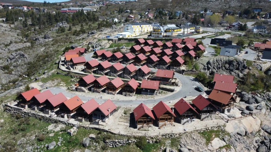 Moradia T4 para Venda em Cortes do Meio Foto 6