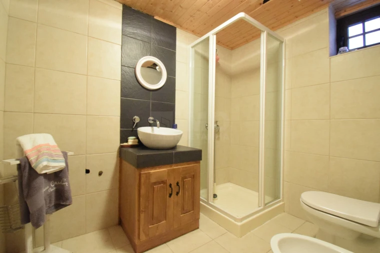 Moradia T4 para Venda em Cortes do Meio Foto 40