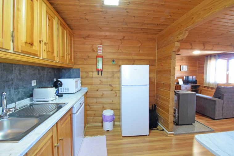 Moradia T4 para Venda em Cortes do Meio Foto 11