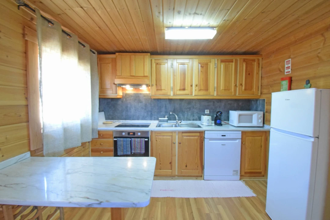 Moradia T4 para Venda em Cortes do Meio Foto 10